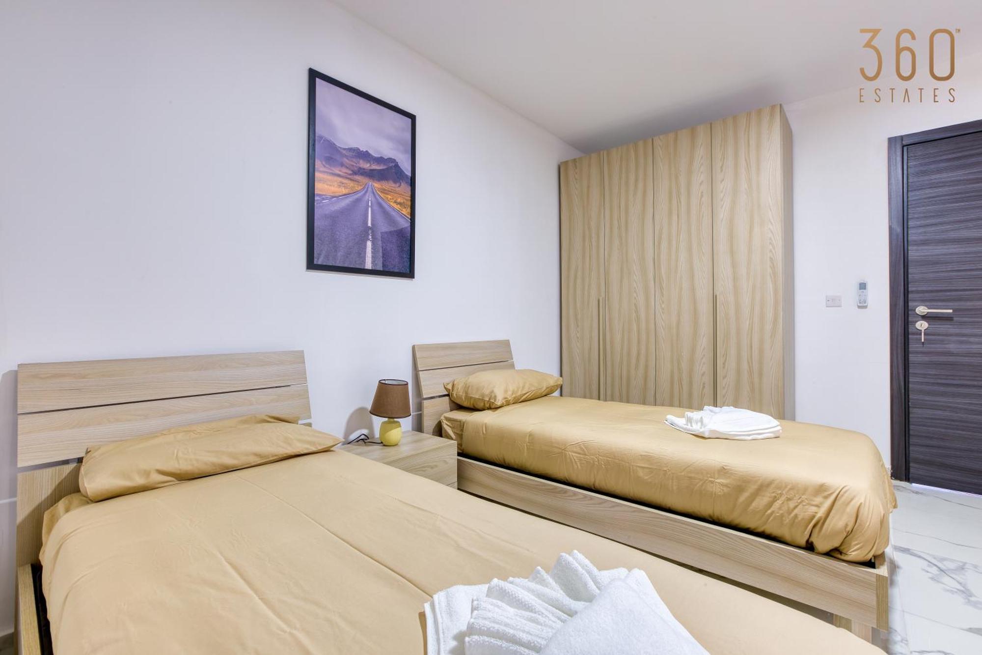 Designer With Stunning Sea Views In St Pauls By 360 Estates Appartement