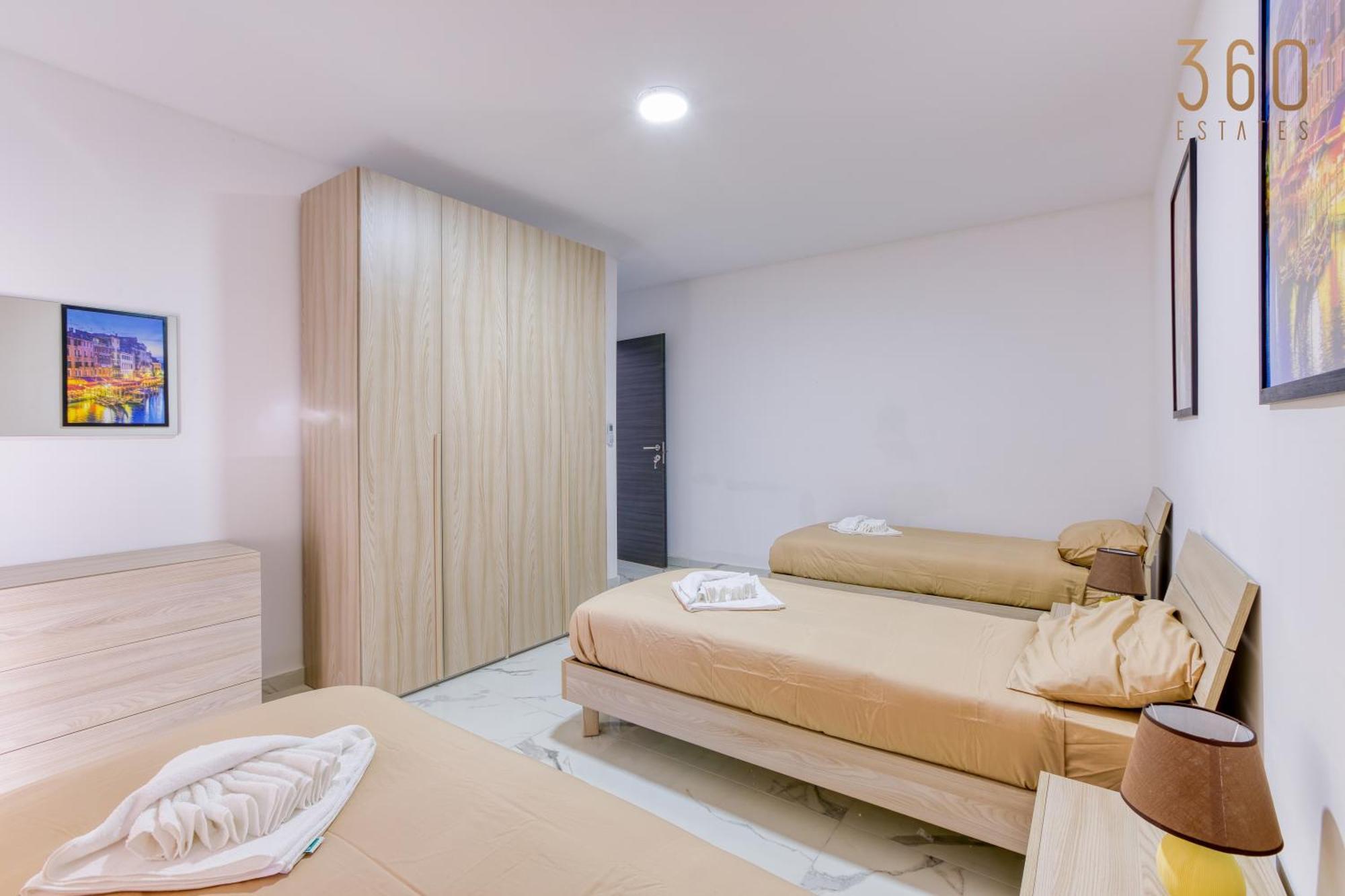 Designer With Stunning Sea Views In St Pauls By 360 Estates Appartement